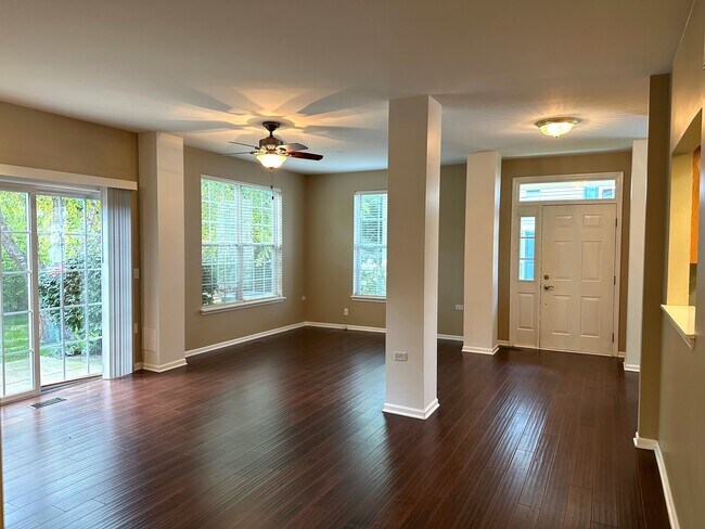 Building Photo - 357 Emerald Ln