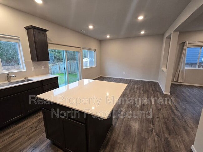 Foto del edificio - 28215 64th Ct NW