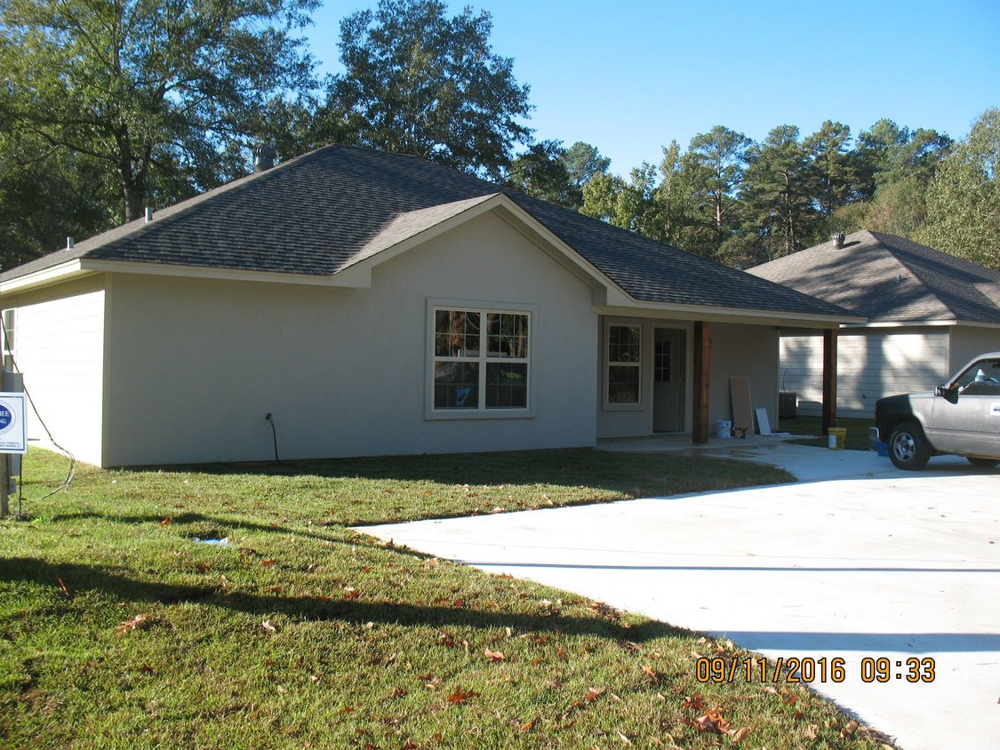 Foto principal - 1033 Dean Chapel Rd