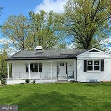 Building Photo - 2608 Holly Dr