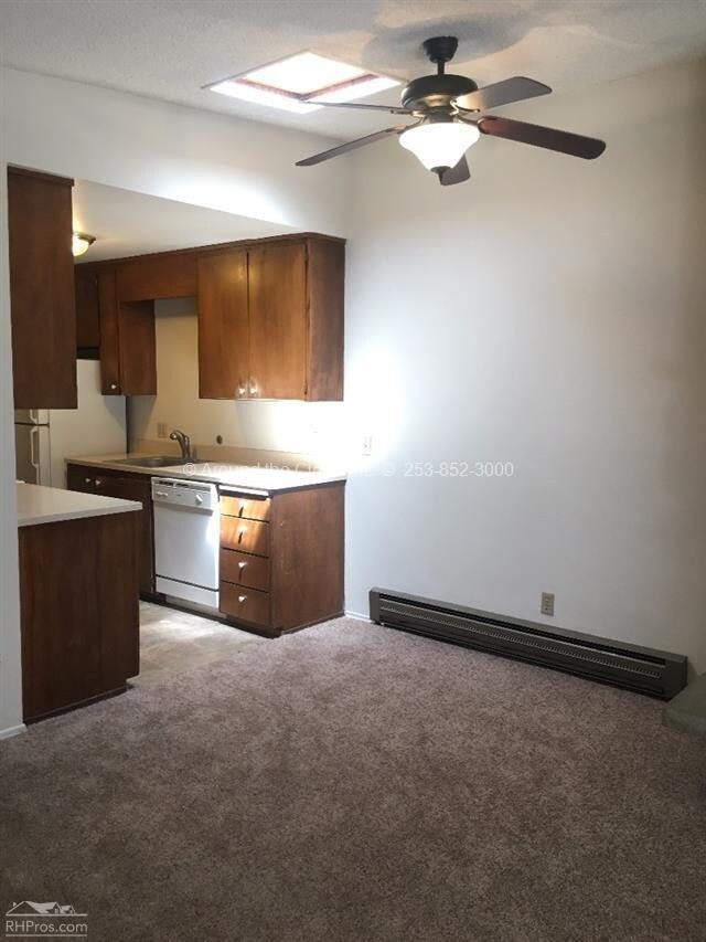 Building Photo - 2 Bed/1 Bath 880 sq. ft. Apartment in Tukwila