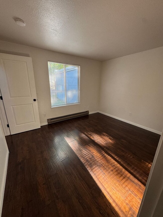 Building Photo - Cute Condo in Burning Tree Village