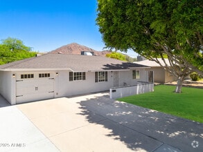 Building Photo - 4824 E Amelia Ave