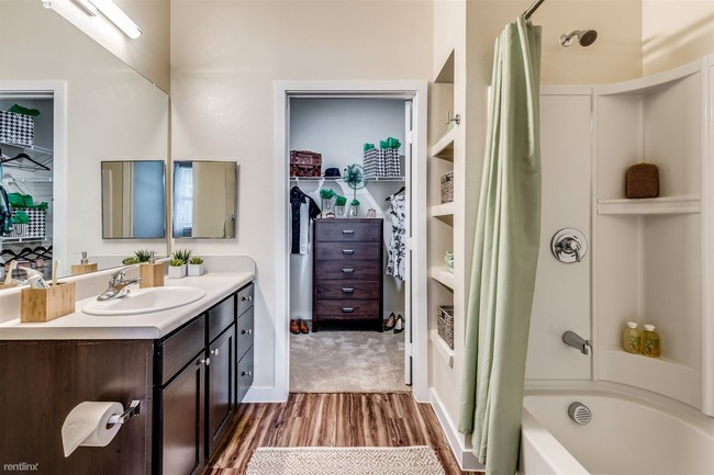Building Photo - 2 br, 2 bath Condo - 1406 Columbus St 2