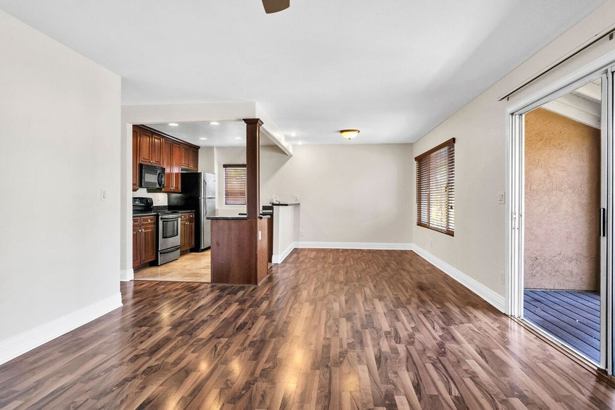 Primary Photo - Great Two Bedroom Corner Unit in Villa Tos...
