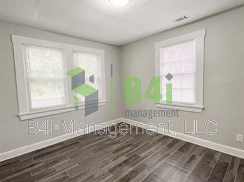Primary Photo - 2056 Mason St