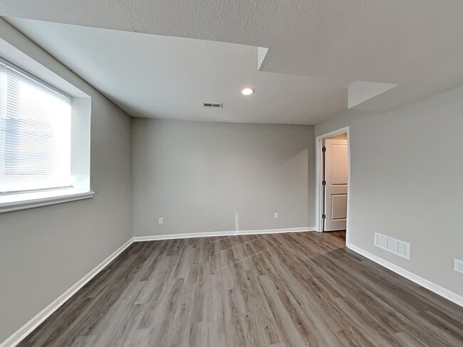 Building Photo - 214 Coleen Dr