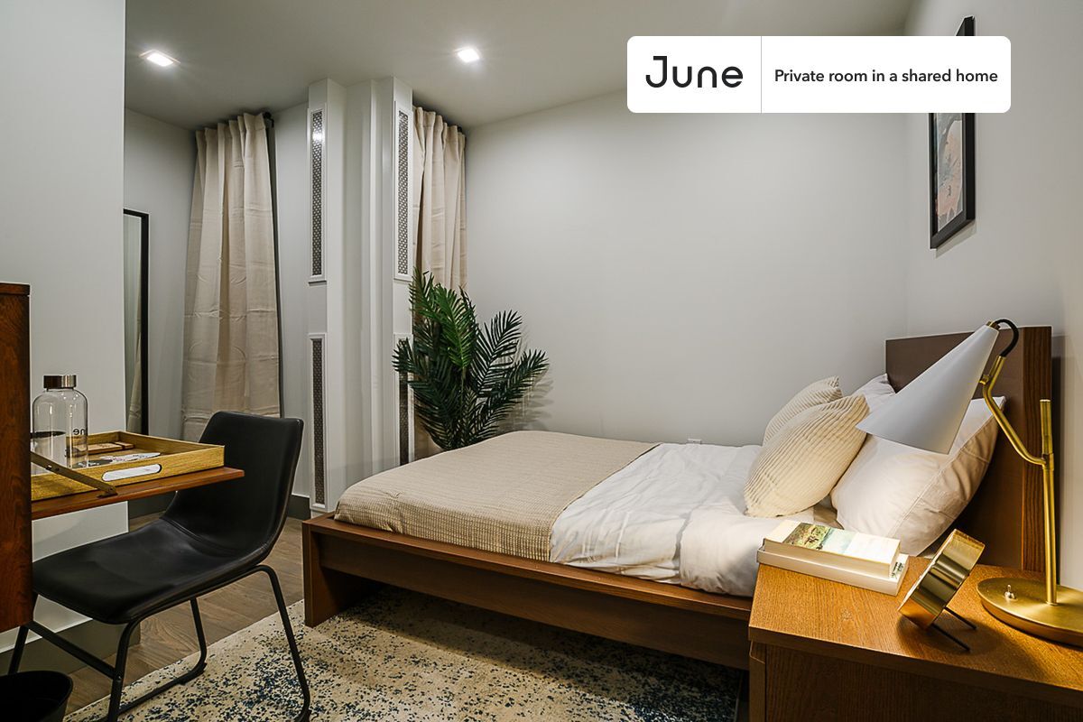 Foto principal - Room in Shared 3 bed/2 bath home