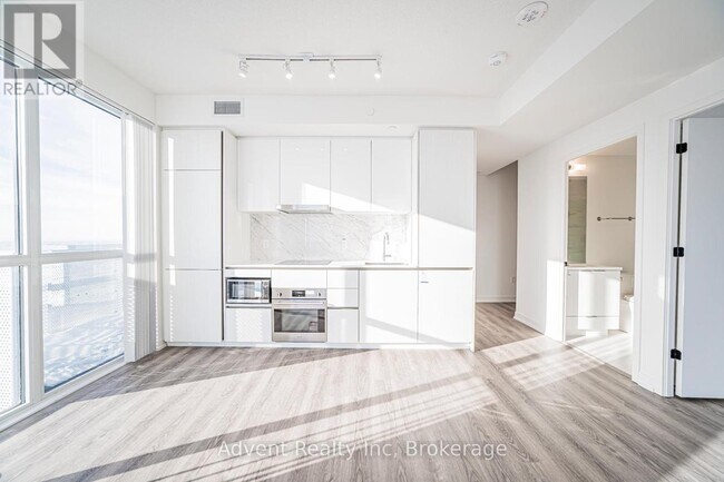 Photo du bâtiment - 8 Interchange Wy