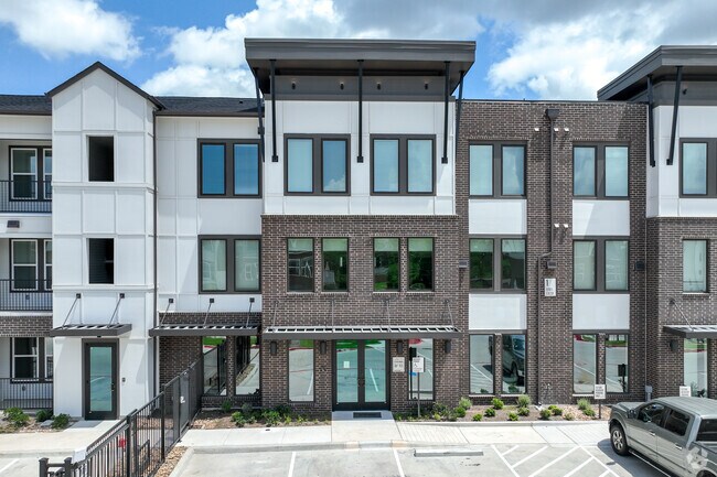 Oficina de arrendamiento - Aspire at Sherman