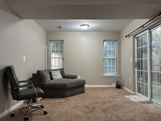 Building Photo - 2507 Oak Tree Ln