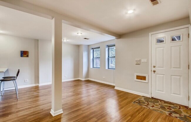 Foto del edificio - 722 S Oakley Blvd