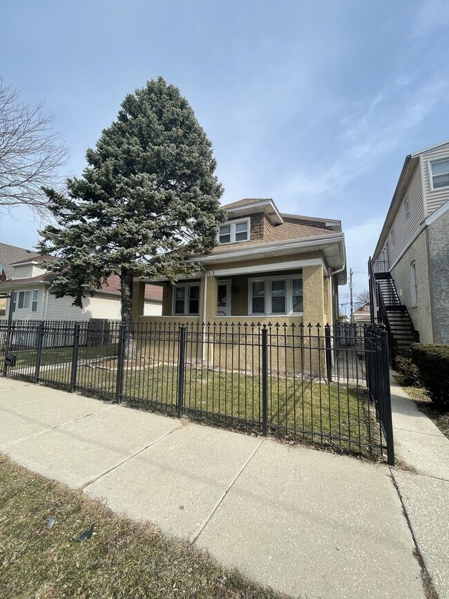 Building Photo - 2713 N Oak Park Ave