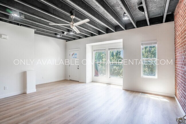 Building Photo - 433 W Amber Glow Ln