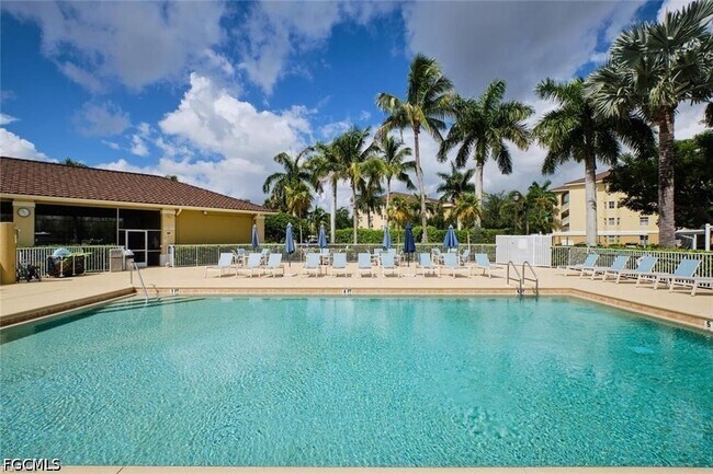 Foto del edificio - 1789 Four Mile Cove Pkwy
