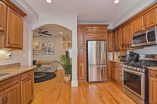 Foto del edificio - 651 E 6th St