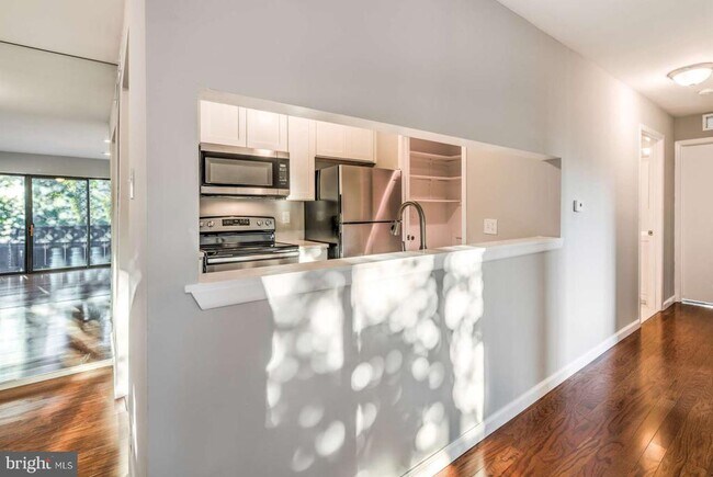 Foto del edificio - 1302 Maresfield