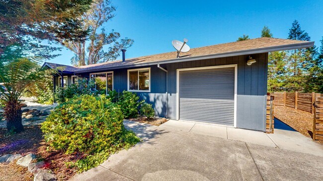 Building Photo - Gated, Tranquil 1 bedroom 1 bath with 1 ca...