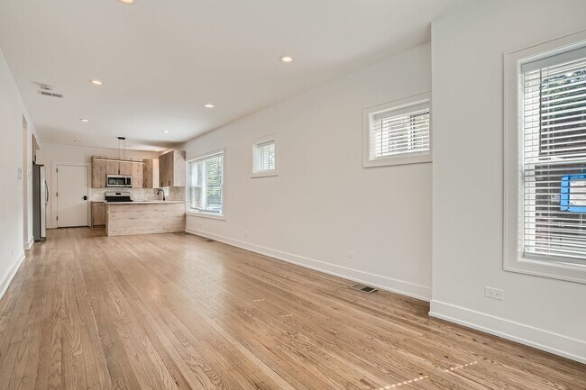 Foto del edificio - 2602 N Springfield Ave