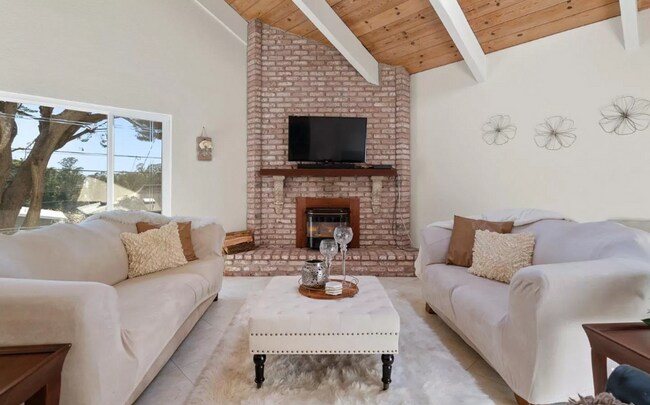 Building Photo - Beach House in Rio Del Mar