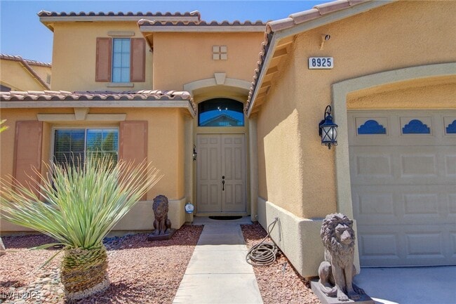 Building Photo - 8925 Monte Oro Dr
