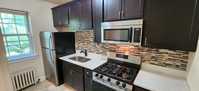 Building Photo - 1429 Martha Washington Dr