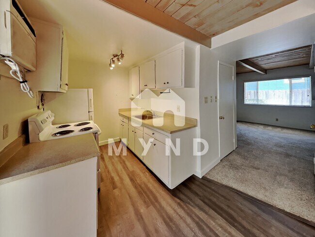 Building Photo - 2418 T St Apt 3