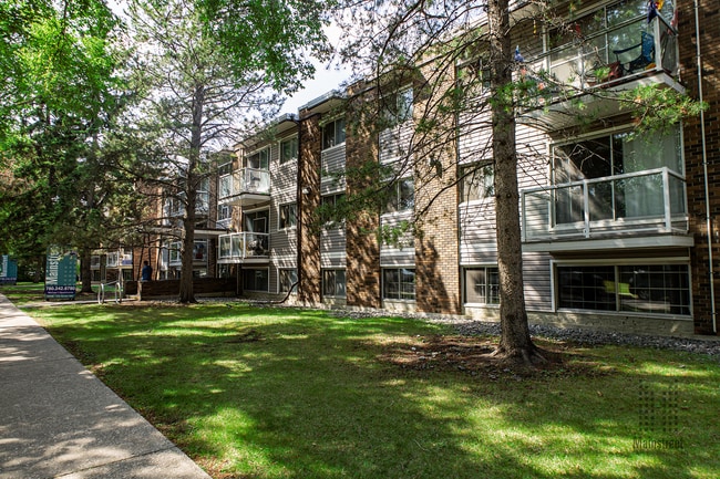 Photo du bâtiment - McCam 1 Apartments