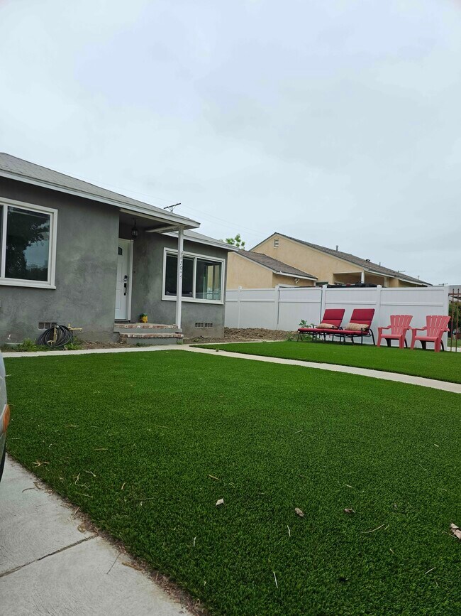 Foto del edificio - 7044 Yarmouth Ave