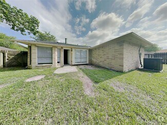 Building Photo - 11122 Drakeland Dr