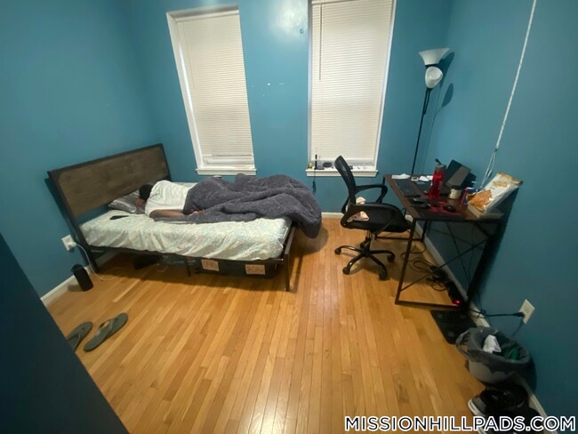 Building Photo - 1460 Tremont St