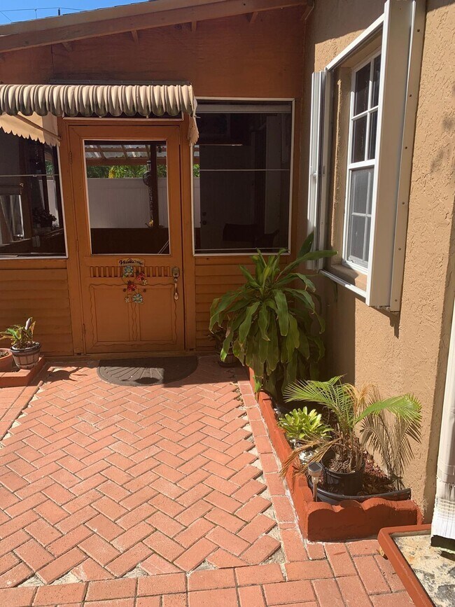Building Photo - 441 NW 14th Way