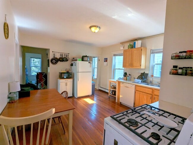 Building Photo - 58 Gorham St