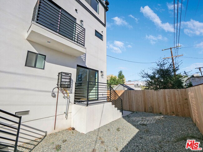 Building Photo - 1856 S Redondo Blvd