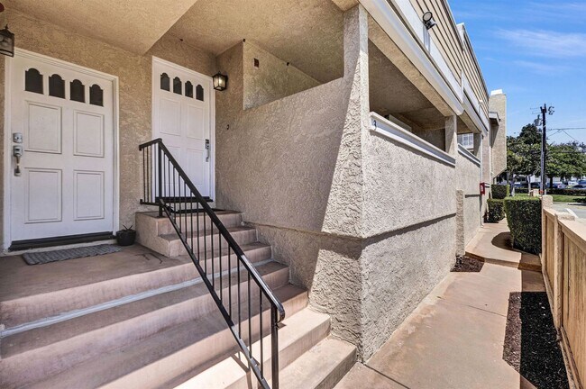 Foto del edificio - Stunning Remodeled Townhome in Prime Locat...