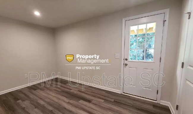 Building Photo - 205 Brooklane Ct