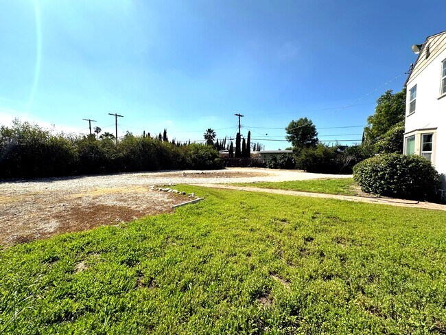 Foto del edificio - 10847 Balboa Blvd