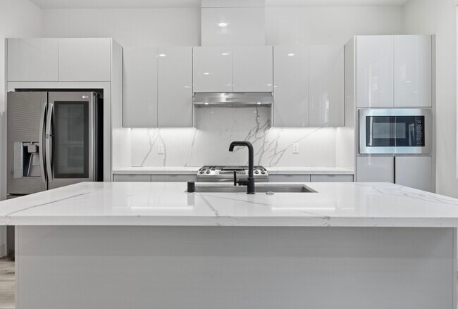 Foto del edificio - 262 Element Rd