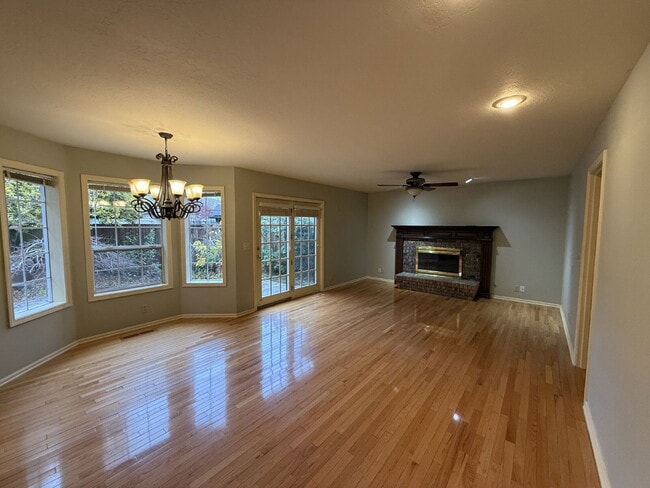 Building Photo - 2225 Marie Ln