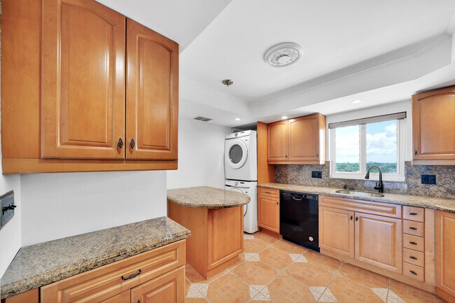 Building Photo - 301 Lake Shore Dr