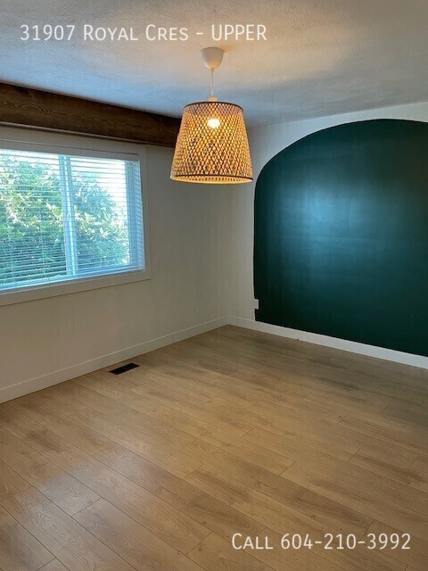 Building Photo - Upper Family Home With Shop