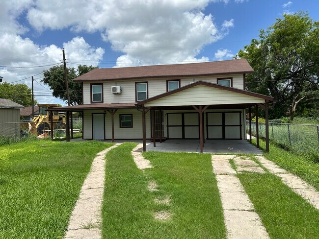 Front of the Apartment - 817 E Monroe Ave