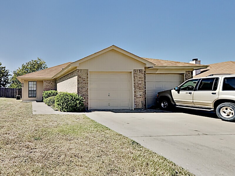 Foto principal - 838 White Rock St