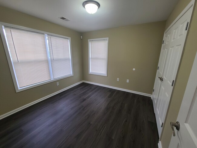 Foto del edificio - 3802 Falcon Crest Dr #125