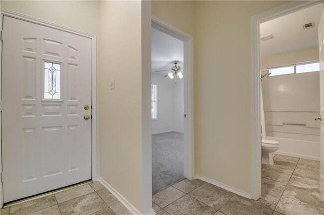 Building Photo - 113 Spur Cove