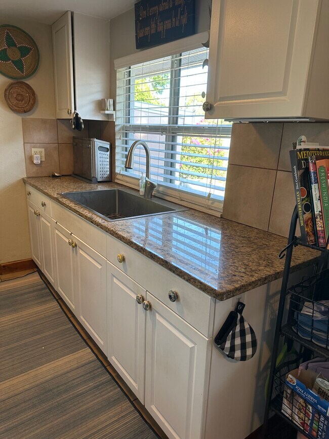 Foto del edificio - 3035 Hillview St