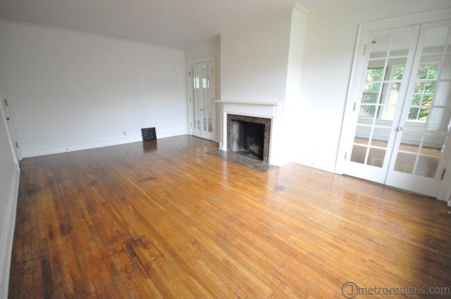 Foto del edificio - 44 Woodland Ave