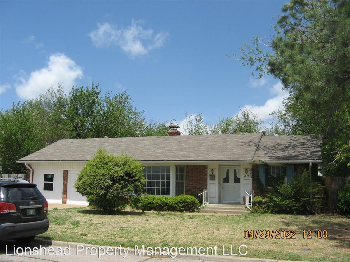 Foto principal - 5 br, 1.5 bath House - 2833 Chaucer Dr