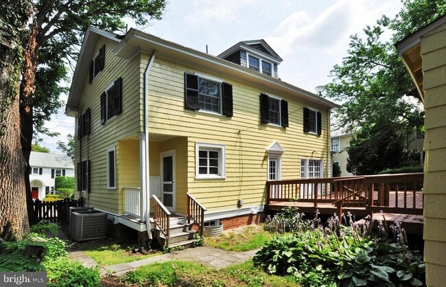 Building Photo - 3752 Kanawha St NW