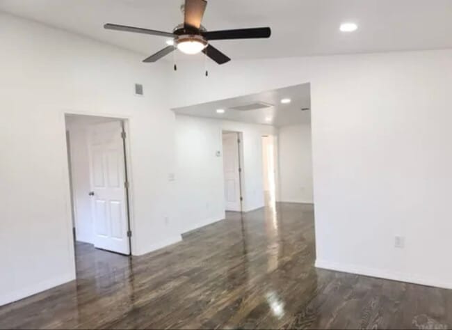 Foto del edificio - 213 Wilson Ave